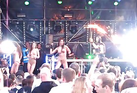 Naken på scenen gogo jenter rave-techno konsert 2 jenter