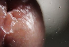 Gratis full lengde porno makro nær opp cumming på glass