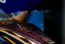 Dyr porno sammen med sin datter er på et høyt byen buss